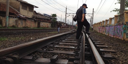 Dampak kebakaran, listrik KRL Tanah Abang ke Pal Merah dipadamkan