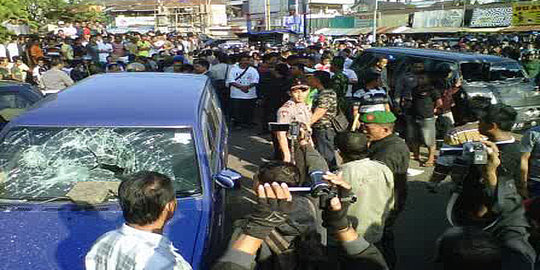 Bentrok FPI vs pemuda, peluru busur batu dan balok beterbangan