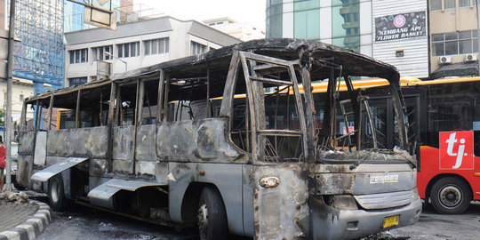 Transjakarta terbakar di Gatot Subroto