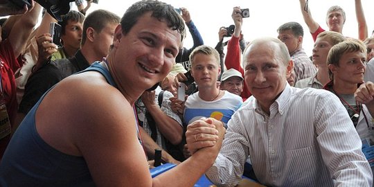 Krisis ekonomi, Putin dan pejabat Rusia rela dipotong gaji