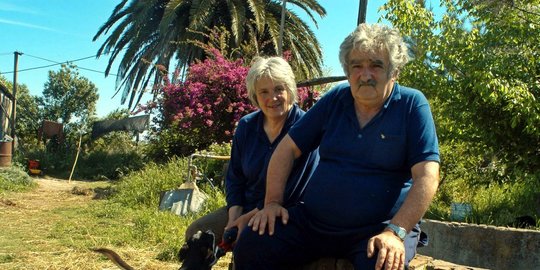 sejagat sumbang 90 persen gajinya rev7