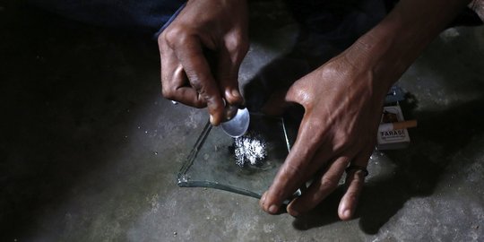 3 Pria dan 1 wanita kelompok seks bebas ditangkap saat pesta heroin