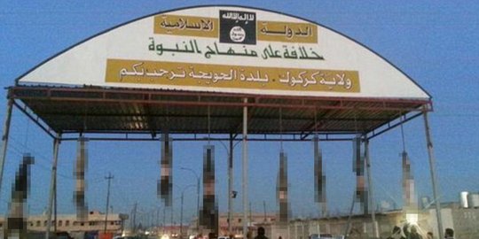 delapan tawanan di pintu masuk kota hawija irak rev6