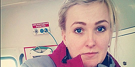 Selfie dengan pasien sekarat, petugas ambulans ini dipecat