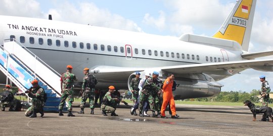 TNI AU kerahkan Sukhoi turunkan paksa 'pesawat asing' di Makassar