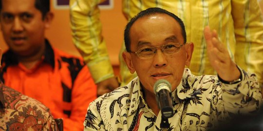 Ical sebut konflik Golkar makin parah akibat putusan Menkum HAM