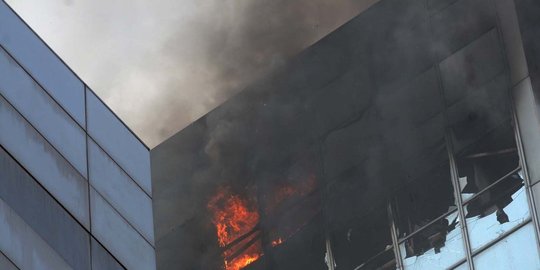 wisma kosgoro petugas sedot air dari bundaran hi rev2