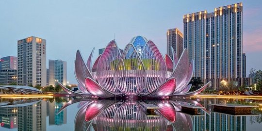 Kemegahan gedung teratai mekar di China