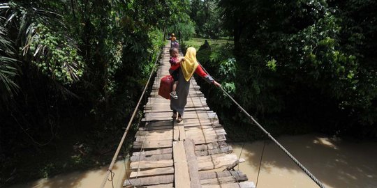 sungai akibat jembatan roboh belasan siswa sd luka luka rev1