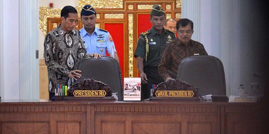 Rupiah ambruk, kinerja pemerintahan Jokowi-JK 'dihujat'