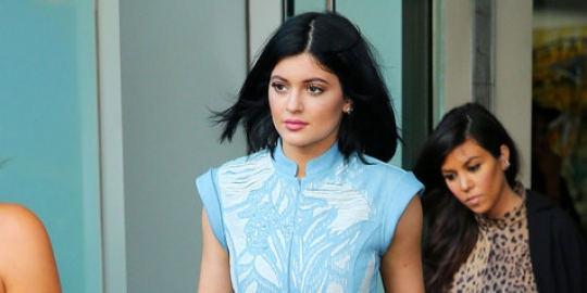 Kylie Jenner tak akui lakukan operasi plastik, dokter buka suara