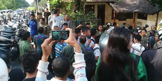 Pangkas pohon bambu, belasan siswi SMPN 1 di Karangasem kesurupan