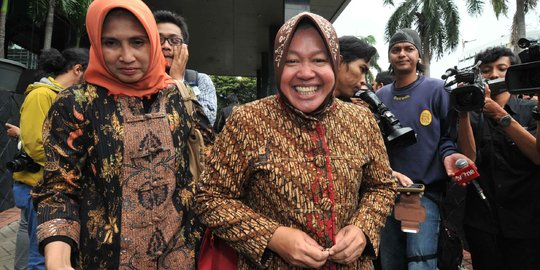 Masih malu-malu, Risma siap lepas status PNS demi maju Pilwali