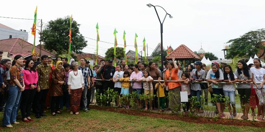 Dua 'bidadari' temani Wagub Djarot resmikan Taman Pintar Pulogadung