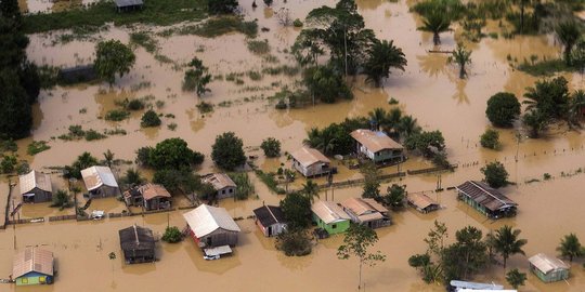 Parahnya banjir yang paksa puluhan ribu warga Brasil mengungsi