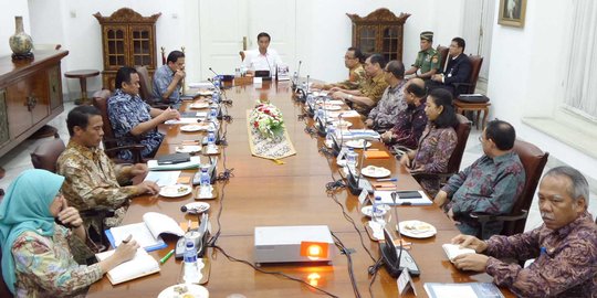 Jokowi sarapan sambil rapat bersama para Menteri Kabinet Kerja