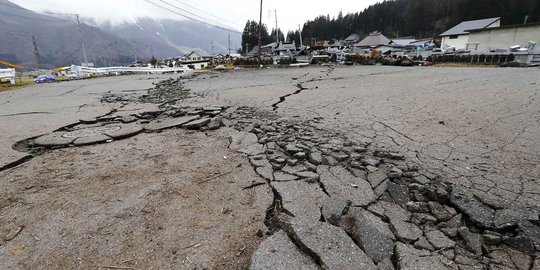 Gempa guncang Malang dan Gorontalo, warga berhamburan keluar rumah