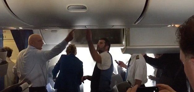 kabin pesawat klm terbakar