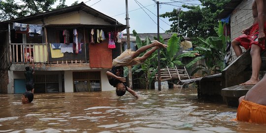 Tanggul Cimanuk jebol, 7 kecamatan di Indramayu terendam banjir