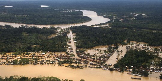 Tanggul sungai jebol, 15 ribu warga Indramayu kebanjiran