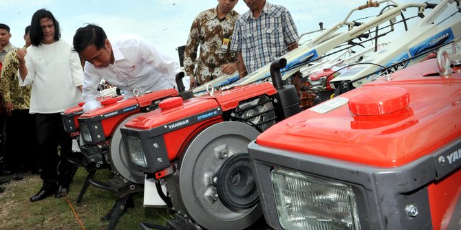 Petani Ponorogo pertanyakan alasan Jokowi pamer ratusan traktor