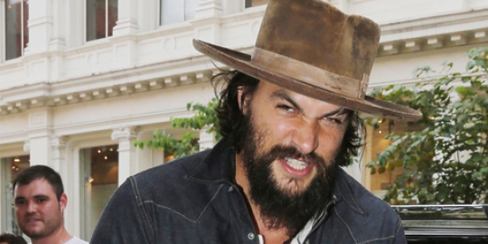 Tulis Ejekan, Jason Momoa \'Panaskan\' Perseteruan DC Vs Marvel
