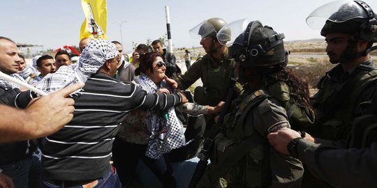 Aksi warga Palestina protes perampasan tanah hiasi pemilu Israel