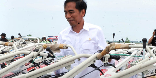 DPR anggap Jokowi bohongi petani karena batal bagikan traktor tangan