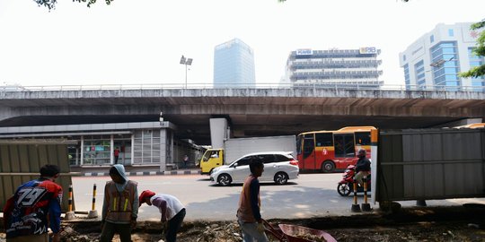 Pengerjaan Flyover Kuningan, pengendara kesal Gatsu macet 