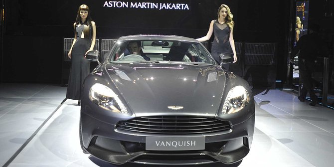 Pesona model seksi hiasi peluncuran Aston Martin di Jakarta