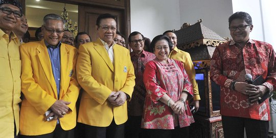 'Pemerintah ciptakan ayam aduan, Agung di Golkar dan Romi di PPP'