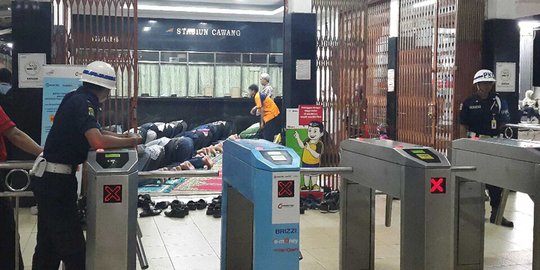 Heboh netizen protes larangan memotret di kereta dan stasiun