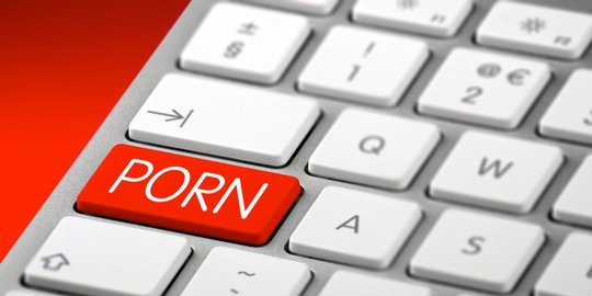 inggris dipecat karena nonton film porno rev2