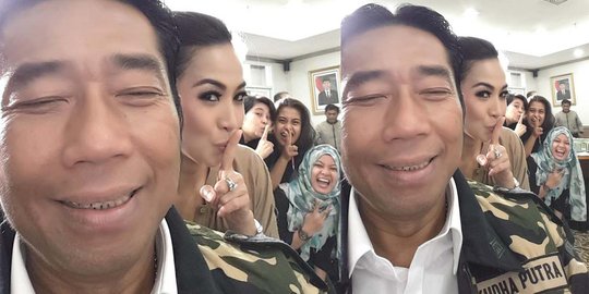 Ini selfie pertama yang diunggah Haji Lulung di Twitter