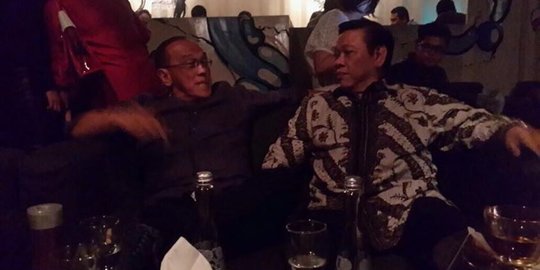 Di tengah kisruh Golkar,Ical & Agung Laksono akur hadiri ultah teman