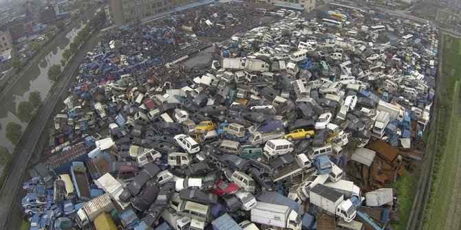 Menengok lokasi pembuangan ribuan kendaraan bekas di China