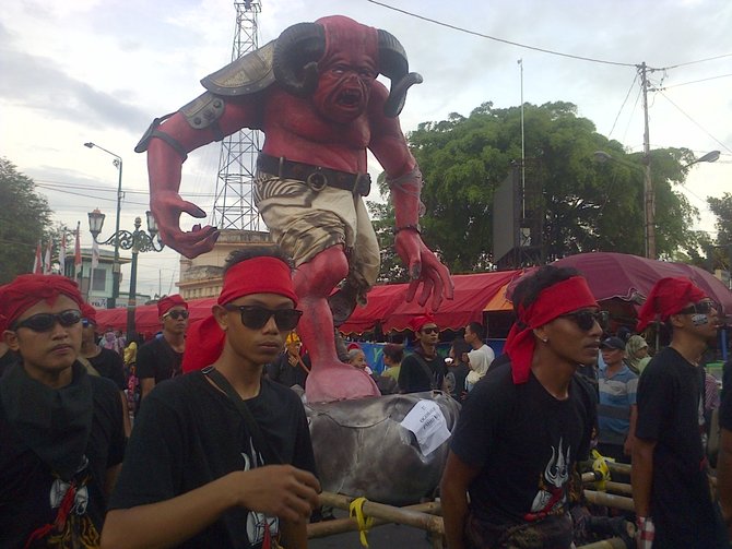 pawai ogoh ogoh bikin malioboro jadi seperti di bali