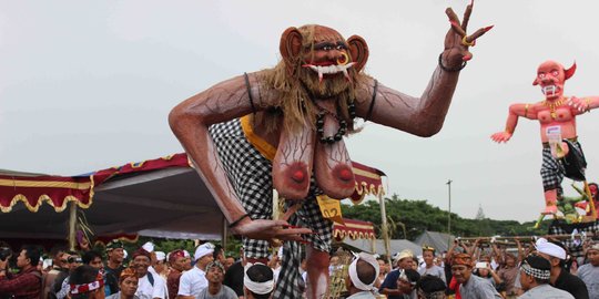 Sambut Nyepi, Umat Hindu Dharma di Malang bakar genderuwo dan tuyul