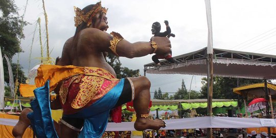 Upacara Tawur Kesanga sehari sebelum Nyepi