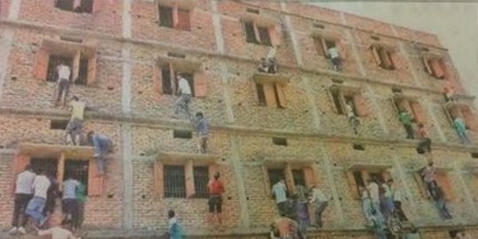 gedung buat kirim contekan ujian buat anaknya rev4