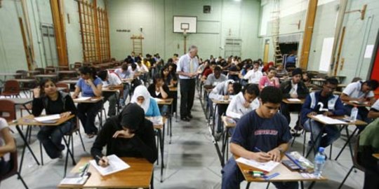 nyamar jadi perempuan saat ujian rev4