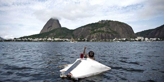 Kreatif, gelandangan Brasil ini bikin gubuk mengapung sebagai rumah