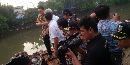 Ahok bakal tertibkan permukiman pinggir sungai meski dimaki warga