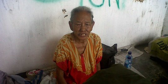 Keluarga ini tega aniaya hingga buang neneknya sendiri