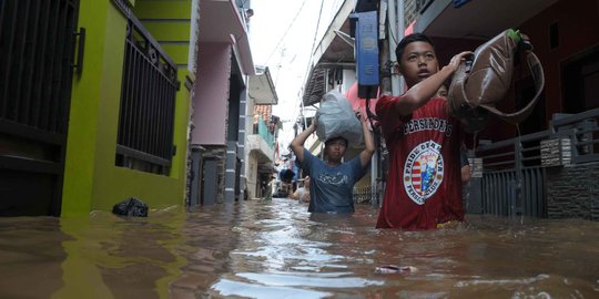 Jakarta banjir lagi, Ahok salahkan warga tinggal di bantaran kali