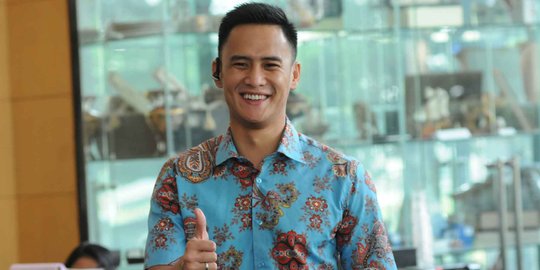 Kisah penyiar radio dilempar sendal jepit