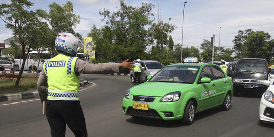 polisi semarang ditangkap lakukan razia ilegal rev1