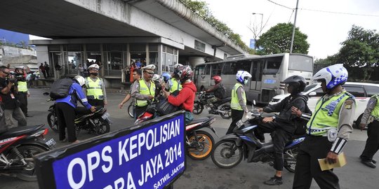 tangan minta uang rev1