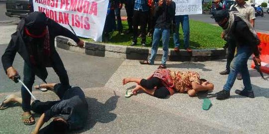 Tolak ISIS, pemuda Islam di Solo bagikan mawar hitam