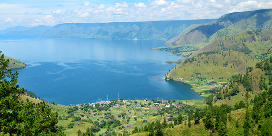 Kecantikan Danau Toba terancam rusak akibat eceng gondok